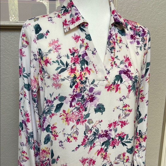 Lemon Tart Tops - Lovely Floral Women's Top by Lemon Tart, size XS. NWT